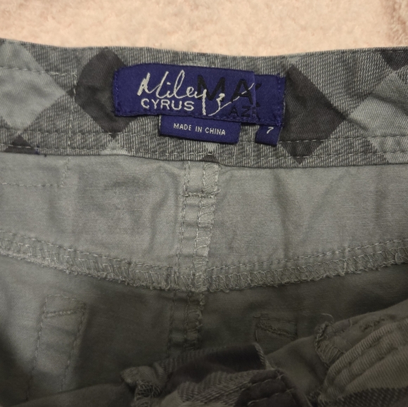 Miley Cyrus And Max Azria Juniors Mini Skirt Black and Gray Checkered Size 7 - Picture 3 of 4